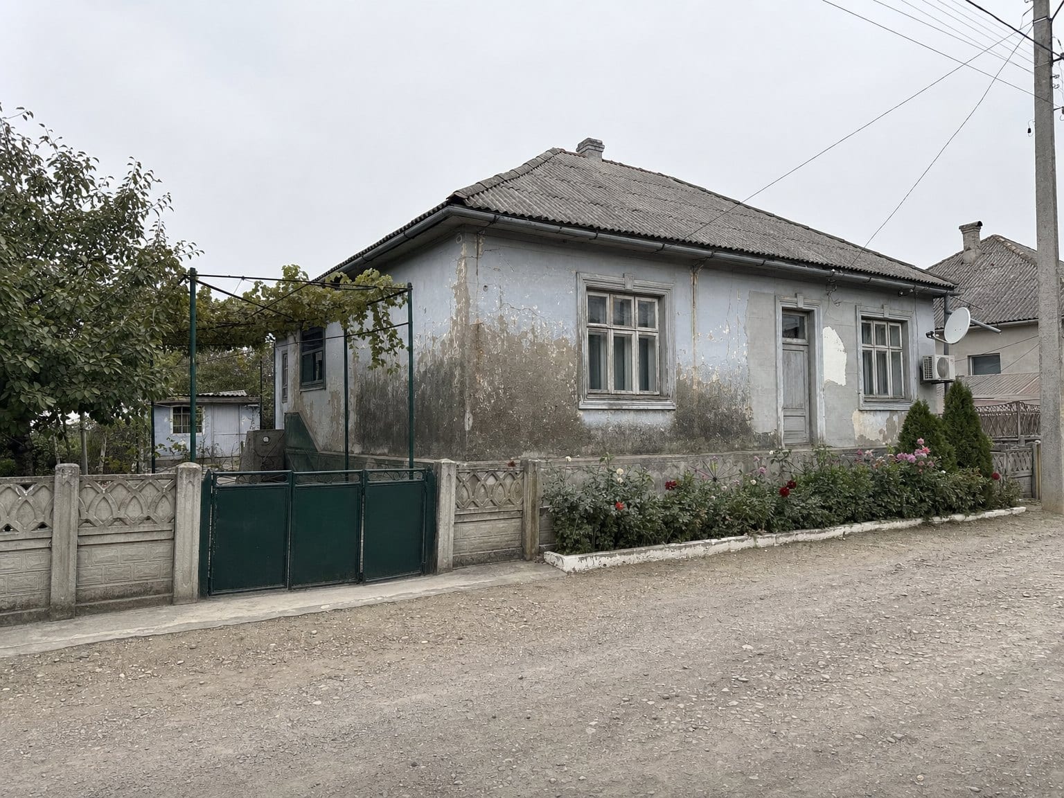 Ремонт и покраска фасада — до